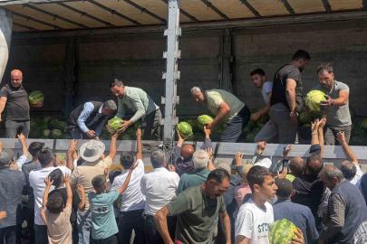 Hayırsever çiftçi 30 ton karpuzu ücretsiz dağıttı
