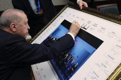 Liderler, Zirve'deki aile fotoğrafını imzaladı