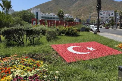 Marmaris'te hain darbecilerin saldırdığı oteldeki izler muhafaza ediliyor
