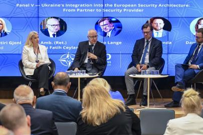 NATO Zirvesi Diyalogları kapsamında Ukrayna'nın Avrupa güvenliğine entegrasyonu konuşuldu