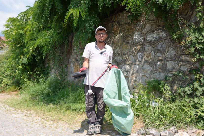 Yol kenarında servet buldu, polise teslim etti