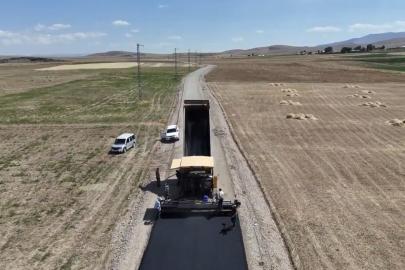 Ağrı’da, köylerde yol ve altyapı çalışmaları sürüyor