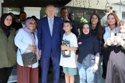 Cumhurbaşkanı Erdoğan, İstanbul'da esnafı ziyaret etti