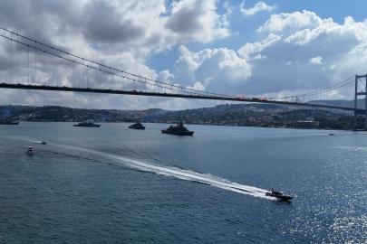 Donanma gemilerinden Boğaz’da 30 Ağustos geçişi