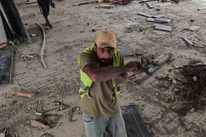 Dronu görünce korktu, arkadaşları kahkahaya boğuldu