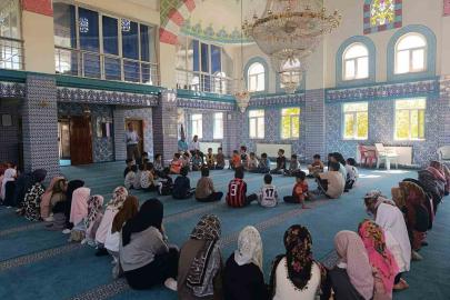 Edremit Şehitlik Camii’nde Yaz Kur’an Kursu öğrencilerine ‘Hazret-i Peygamber’ semineri