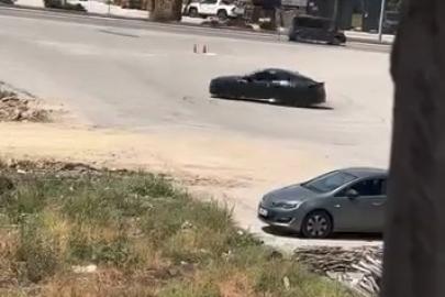 Elazığ’da drift atan sürücü kameraya yansıdı