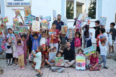 Elazığ’da Rojin Kabaiş anısına, çocuklara oyuncak dağıtıldı