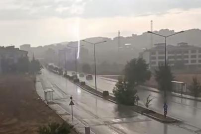 Elazığ’da yıldırım düşme anı kamerada