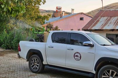 Elazığ’ın köylerinde ilaçlama çalışmaları sürüyor
