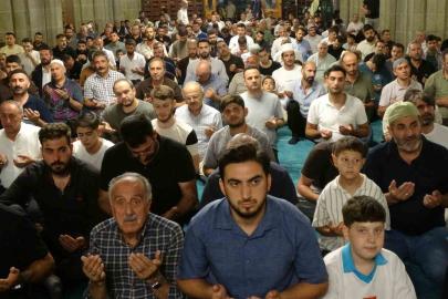 Erzurum’da Mevlid Kandili’nde camiler doldu taştı