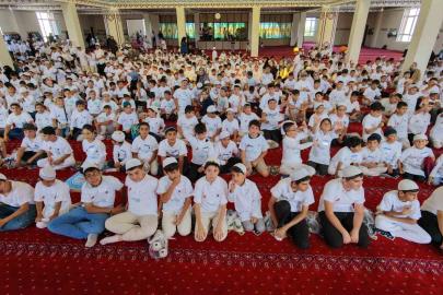 Erzurum’da yüzlerce öğrenci cami buluşmasında bir araya geldi
