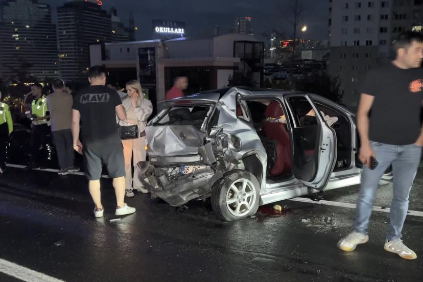 Esenyurt'ta 11 araç birbirine girdi. 2'si ağır 6 yaralı