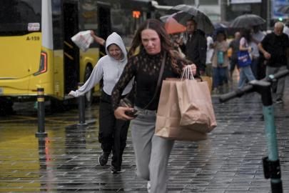 İstanbul'a kuzey kabusu. Meteoroloji ve Valilik peş peşe uyardı, kritik saat belli oldu