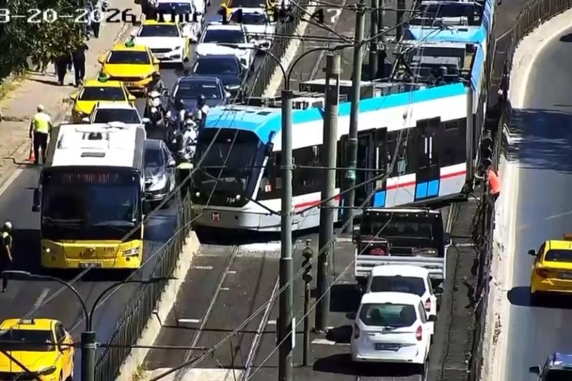 İstanbul'da tramvay raydan çıktı
