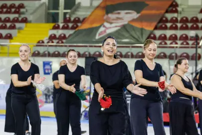 İzmir Büyükşehir’in Balkan dansları kursunda coşkulu final
