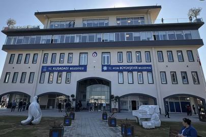 Kuşadası Belediyesi'ne yeni operasyon. Yeni Partili milletvekilinin kızı ve damadı da gözaltında
