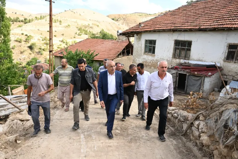 Malatya Hekimhan'da selin yaraları sarılıyor