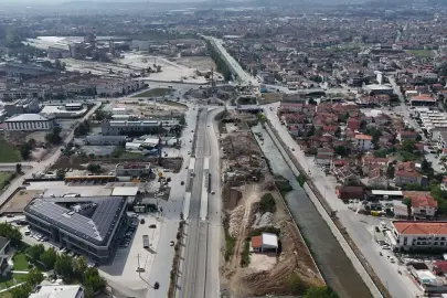 Sakarya'da Yazlık Kavşağı’nda trafiği rahatlatacak köprüde önemli aşama