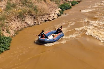 Şanlıurfa'da otomobil sulama kanalına uçtu. Sürücü kayboldu