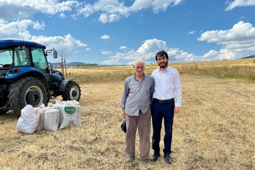 Sarıkamış Müftüsü Divani, tarlada çalışan çiftçilerle buluştu