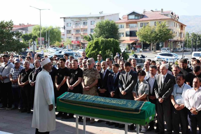 Şehit babası Mehmet Zengin son yolculuğuna uğurlandı