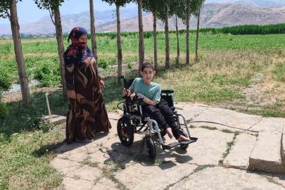 Spina Bifida hastalığı bulunan Yusuf’a akülü sandalye desteği