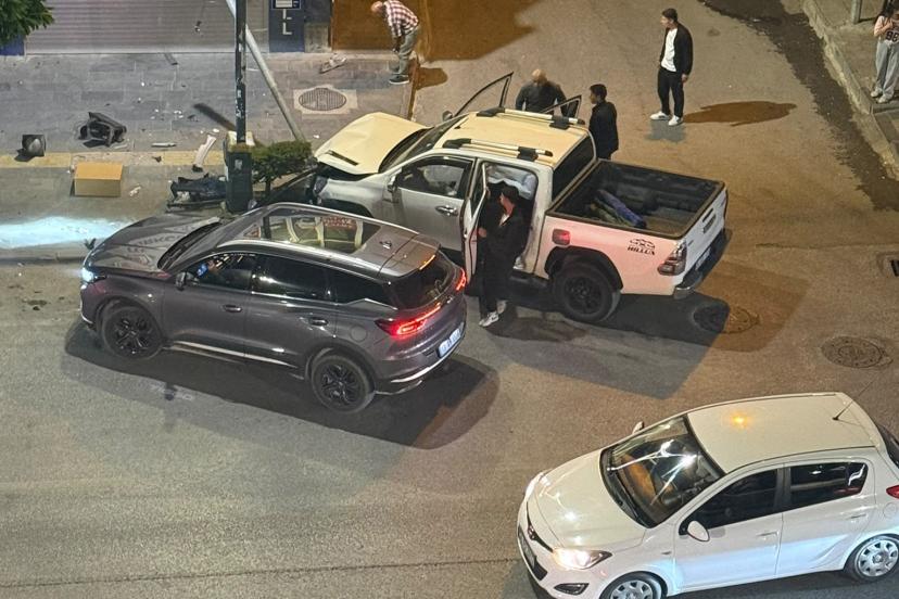 Tatvan’da araçlar çarpıştı: 5 kişi hafif yaralandı