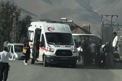 Yüksekova’da iki araç çarpıştı: 4 yaralı