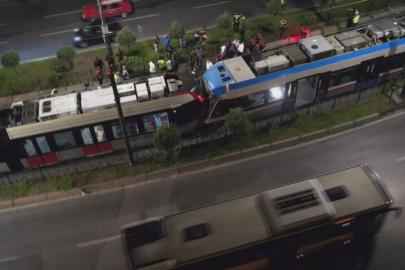 Zeytinburnu'nda iki tramvay çarpıştı
