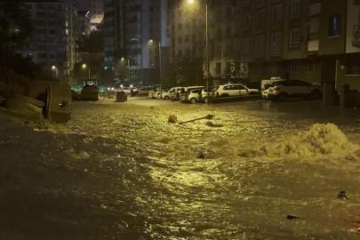 Ankara'da sağanak sonrası rögar taştı