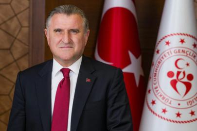 Bakan Bak, A Milli Erkek Basketbol Takımı'nı tebrik etti