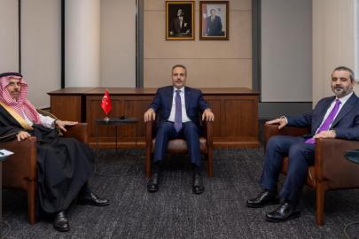 Bakan Fidan, TürkiyeSuriyeSuudi Arabistan Üçlü Dışişleri Bakanları toplantısına ev sahipliği yaptı
