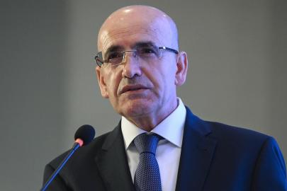 Bakan Şimşek istifa ettiği iddialarını yalandı
