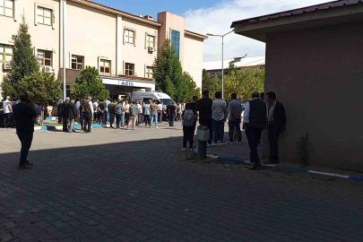 Bingöl’de kafası asansöre sıkışan öğrenci yaralandı