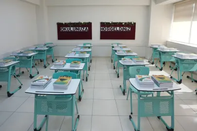Ders kitapları dağıtılmaya başlandı
