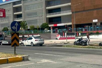 Elazığ’da  otomobil ile motosiklet çarpıştı: 3 yaralı