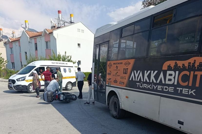 Erzincan’da midibüs ile motosiklet çarpıştı: 1 yaralı