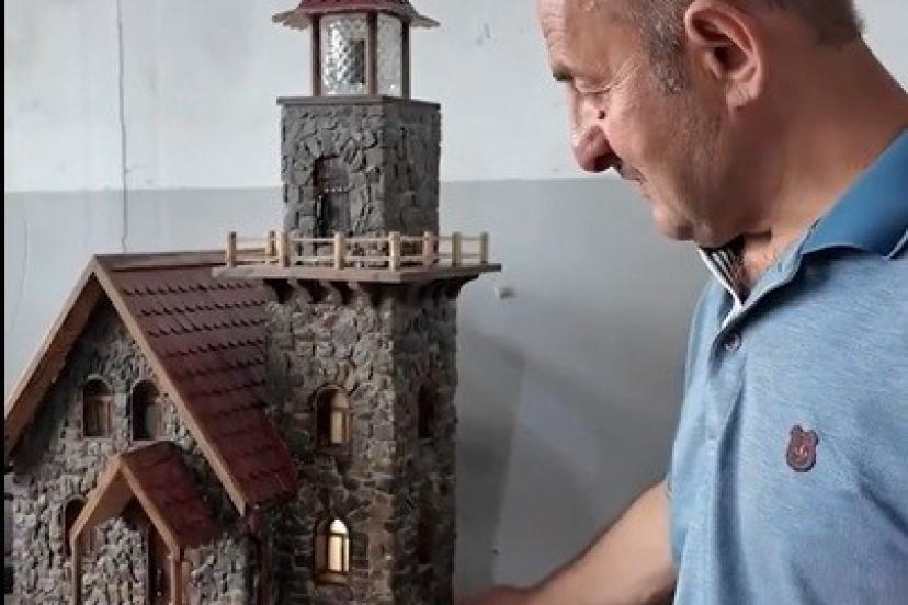 Erzincanlı emekli usta doğadan topladığı taşlarla minyatür evler yapıyor