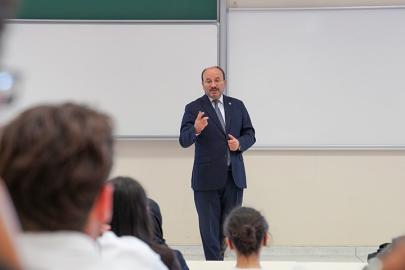 ETÜ’de 2026-2027 akademik yılının ilk dersini "Terörsüz Türkiye" temasıyla Rektör Çakmak verdi