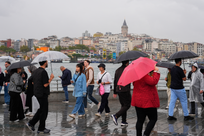 İstanbul'da kuvvetli sağanak. Valilikten 3 ilçe için uyarı