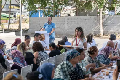 İzmir Bornova’da Menemen Şenliği finali Kent Bostanı’nda yapıldı