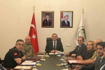 Kars’ta güvenlik zirvesi: Asayiş, okul güvenliği ve sınır hattı masada