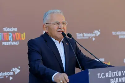 Kayseri Büyükşehir'den üniversiteli ailelere 10 bin lira destek