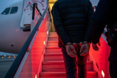 Kırmızı bültenle ve ulusal seviyede aranan 76 suçlu Türkiyeye getirildi