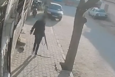 Manisa Turgutlu'da lise önünde silahlı saldırı. Kaçan saldırgan böyle görüntülendi