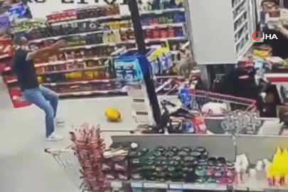 Markette silahlı düello. Müşterilerin arasında birbirlerine kurşun yağdırdılar