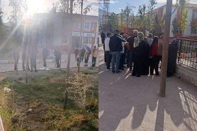 Öğrenci okula tüfekle geldi, veliler okula akın etti