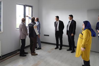 Rektör Çakmak Spor Bilimleri Fakültesinin yeni hizmet binasında incelemelerde bulundu