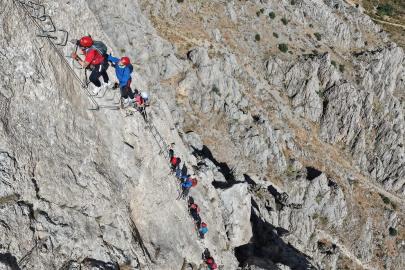 Türkiye’de tek Kemaliye’de bulunan "Via Ferrata" parkuru adrenalin tutkunlarının rotası oldu